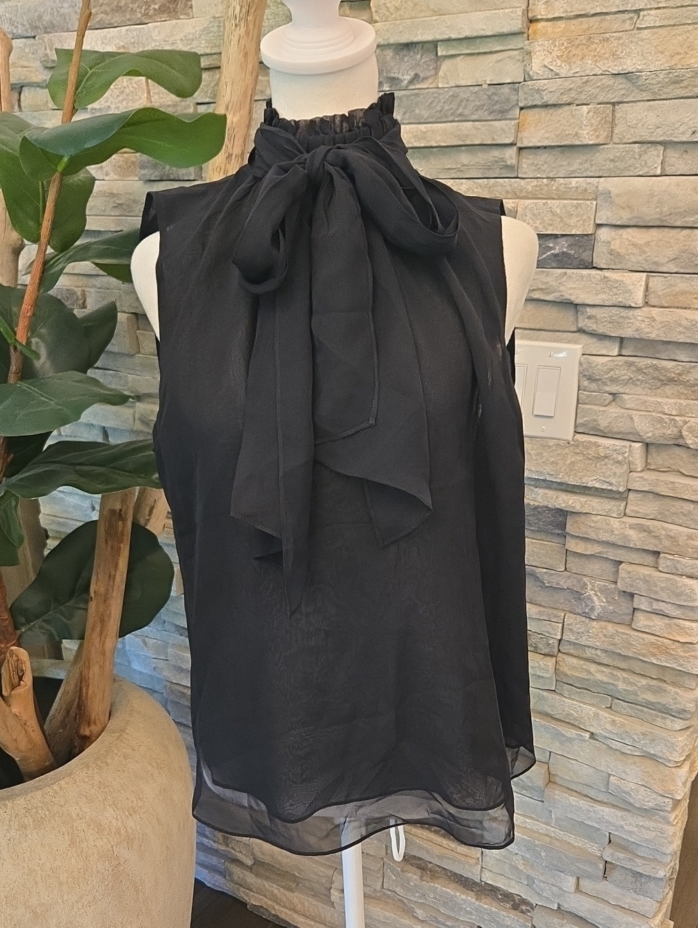 FRAME Sleeveless Bow Blouse